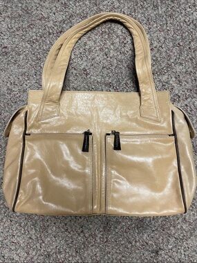 Petuscho Women's Beige Leather Tote Bag with Front Zip Pockets
